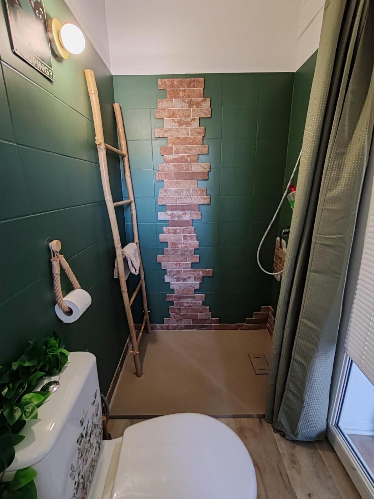 Casa Davia. Studio Independant Meuble. 菲里亚尼 外观 照片